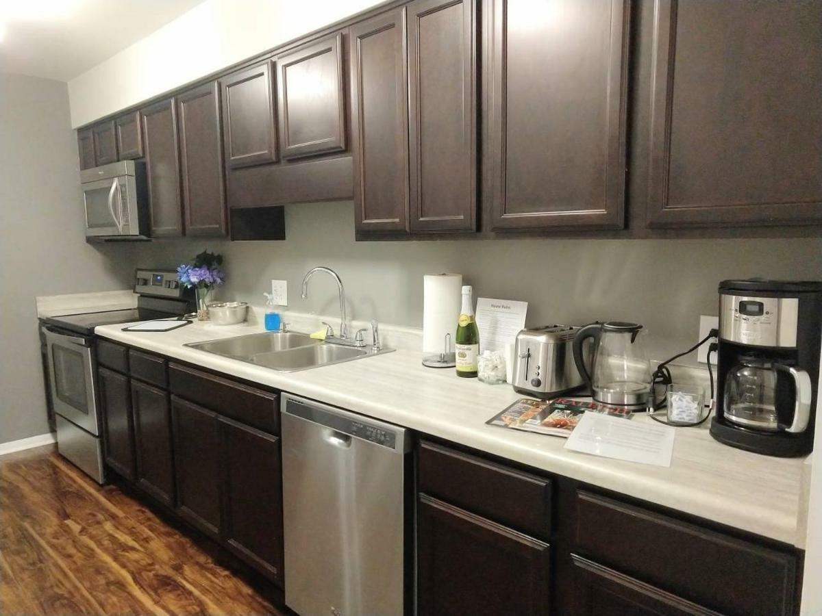 Desirable Condo In Central 롤리 외부 사진
