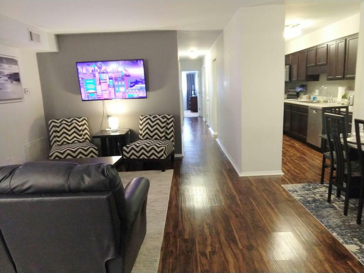 Desirable Condo In Central 롤리 외부 사진